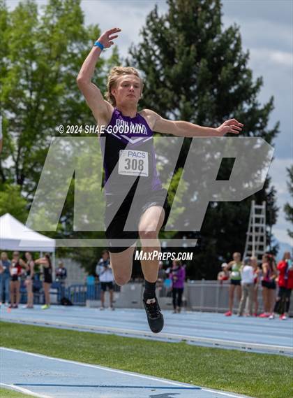 Thumbnail 1 in BYU Invitational (Long Jump) photogallery.