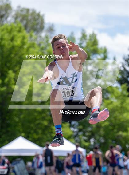 Thumbnail 1 in BYU Invitational (Long Jump) photogallery.