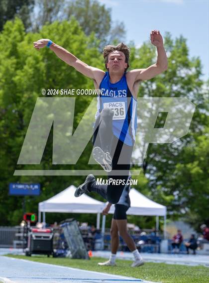 Thumbnail 3 in BYU Invitational (Long Jump) photogallery.