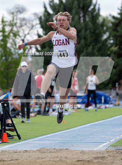 Thumbnail 1 in BYU Invitational (Long Jump) photogallery.