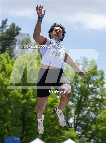 Thumbnail 1 in BYU Invitational (Long Jump) photogallery.