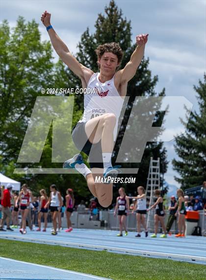 Thumbnail 3 in BYU Invitational (Long Jump) photogallery.