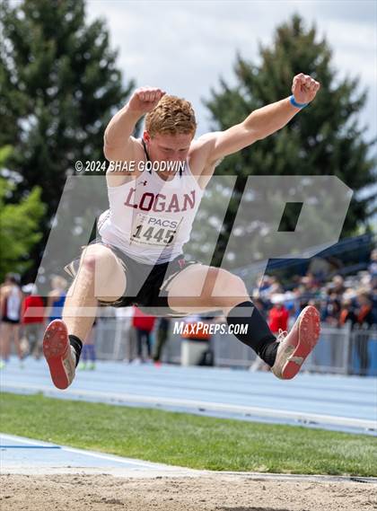 Thumbnail 2 in BYU Invitational (Long Jump) photogallery.