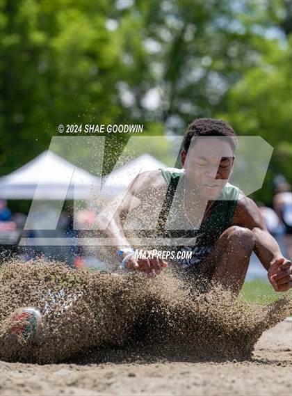 Thumbnail 1 in BYU Invitational (Long Jump) photogallery.