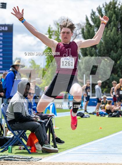 Thumbnail 1 in BYU Invitational (Long Jump) photogallery.