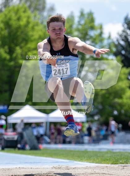 Thumbnail 3 in BYU Invitational (Long Jump) photogallery.