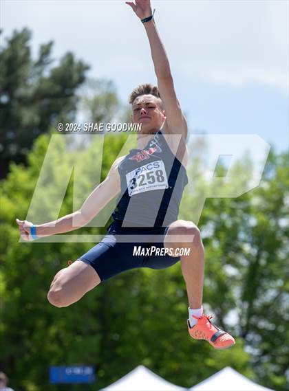 Thumbnail 3 in BYU Invitational (Long Jump) photogallery.