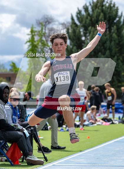 Thumbnail 3 in BYU Invitational (Long Jump) photogallery.