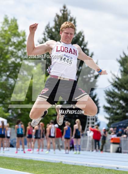 Thumbnail 3 in BYU Invitational (Long Jump) photogallery.