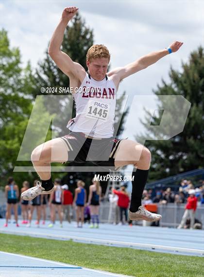 Thumbnail 1 in BYU Invitational (Long Jump) photogallery.