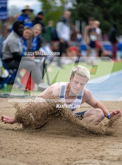 Thumbnail 3 in BYU Invitational (Long Jump) photogallery.