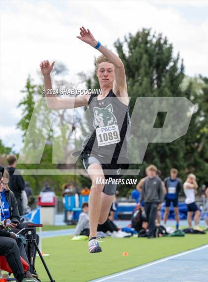 Thumbnail 3 in BYU Invitational (Long Jump) photogallery.