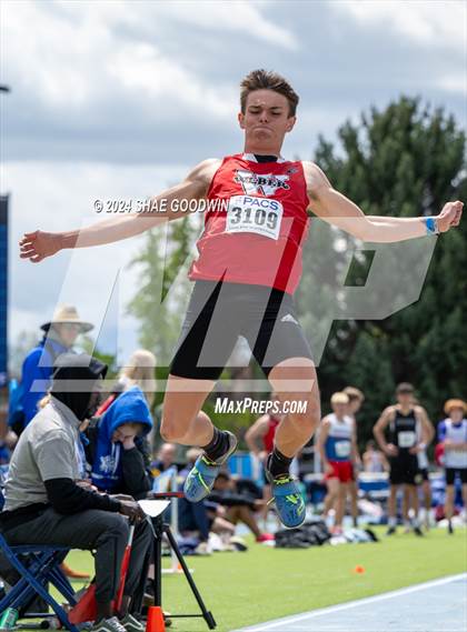 Thumbnail 1 in BYU Invitational (Long Jump) photogallery.