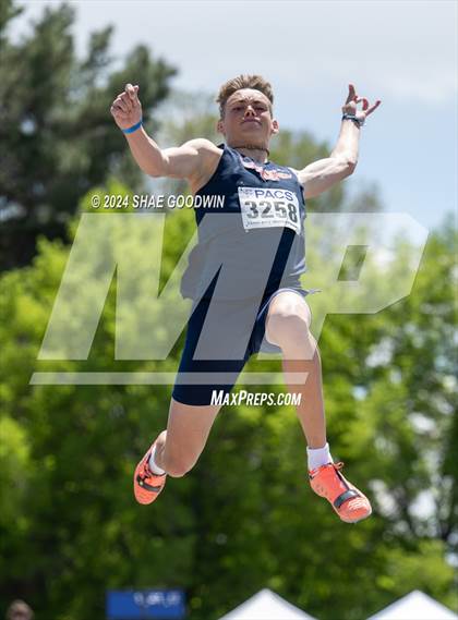 Thumbnail 1 in BYU Invitational (Long Jump) photogallery.
