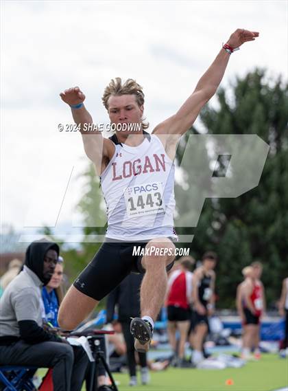 Thumbnail 3 in BYU Invitational (Long Jump) photogallery.