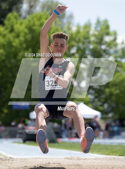 Thumbnail 1 in BYU Invitational (Long Jump) photogallery.