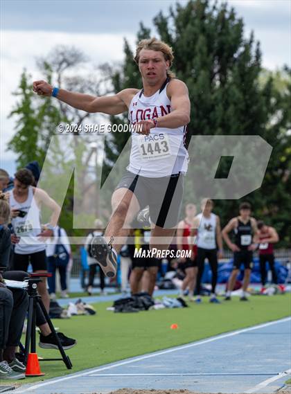 Thumbnail 3 in BYU Invitational (Long Jump) photogallery.