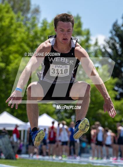 Thumbnail 2 in BYU Invitational (Long Jump) photogallery.
