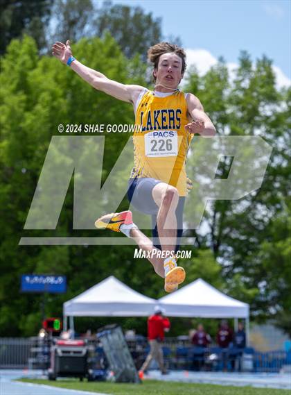 Thumbnail 3 in BYU Invitational (Long Jump) photogallery.