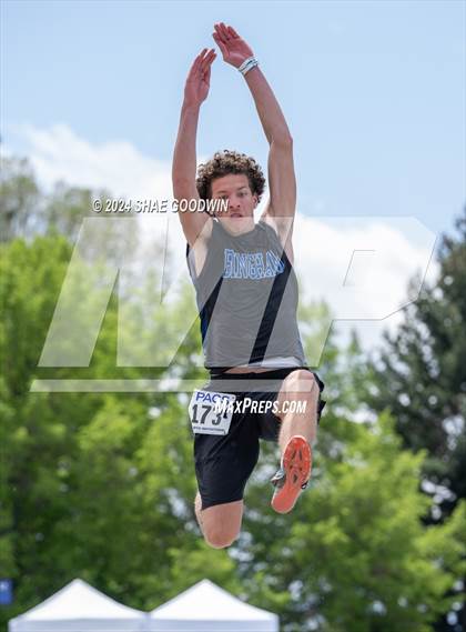 Thumbnail 2 in BYU Invitational (Long Jump) photogallery.