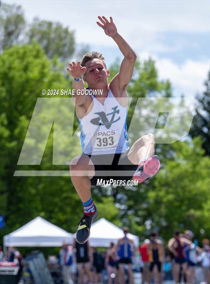 Thumbnail 3 in BYU Invitational (Long Jump) photogallery.