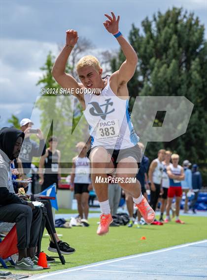 Thumbnail 2 in BYU Invitational (Long Jump) photogallery.