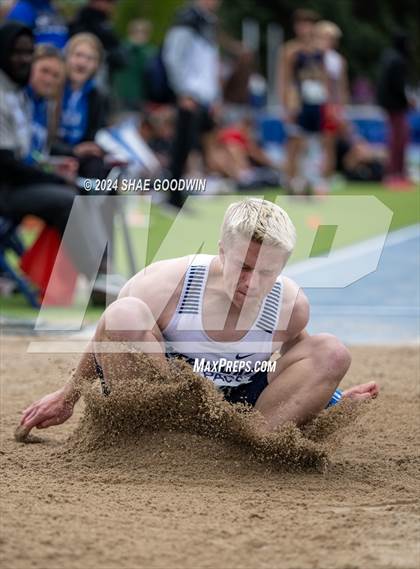 Thumbnail 2 in BYU Invitational (Long Jump) photogallery.