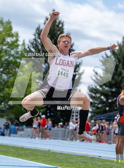 Thumbnail 3 in BYU Invitational (Long Jump) photogallery.