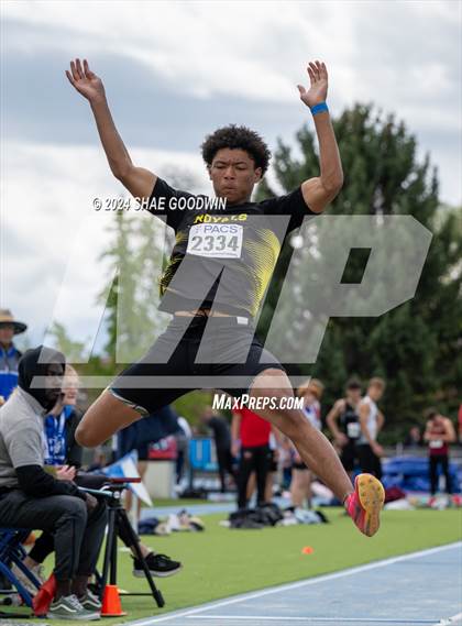 Thumbnail 1 in BYU Invitational (Long Jump) photogallery.