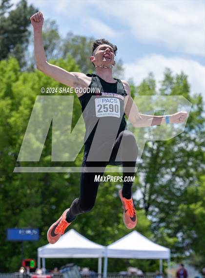 Thumbnail 2 in BYU Invitational (Long Jump) photogallery.