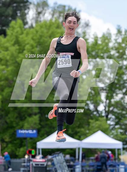Thumbnail 2 in BYU Invitational (Long Jump) photogallery.
