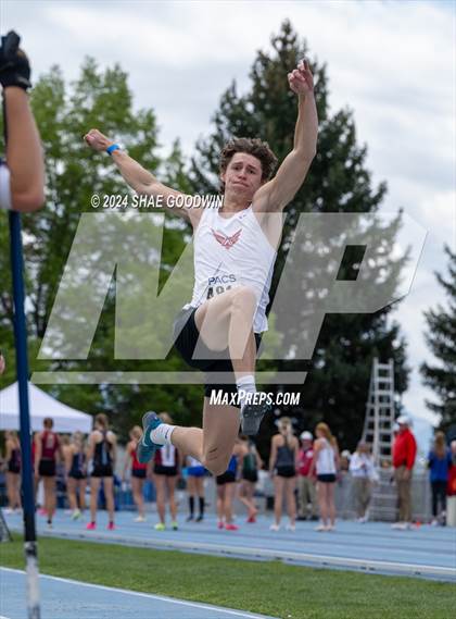 Thumbnail 2 in BYU Invitational (Long Jump) photogallery.