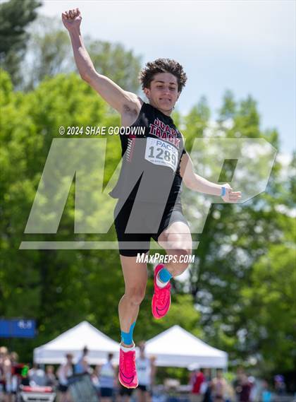 Thumbnail 3 in BYU Invitational (Long Jump) photogallery.