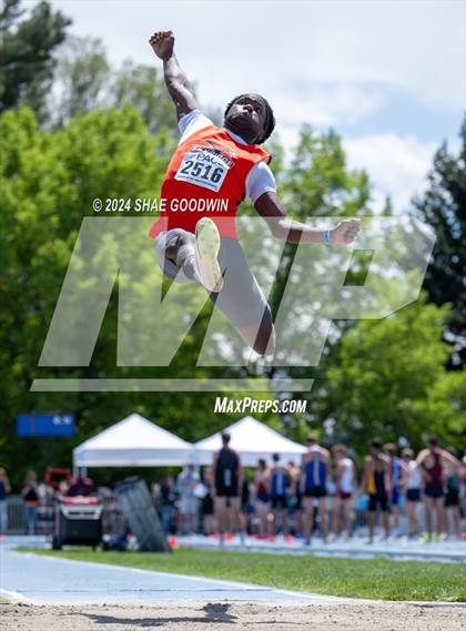 Thumbnail 2 in BYU Invitational (Long Jump) photogallery.