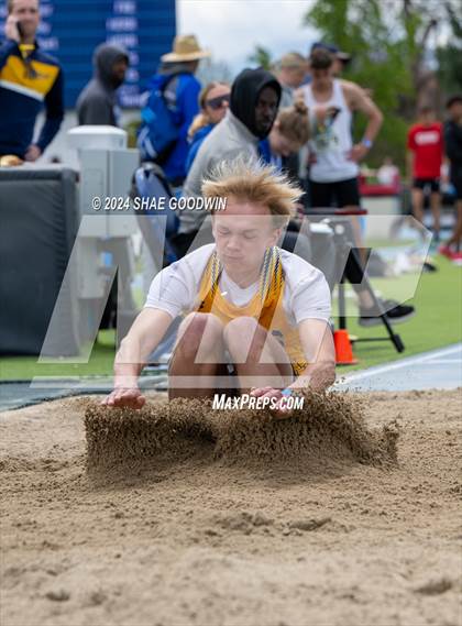 Thumbnail 2 in BYU Invitational (Long Jump) photogallery.