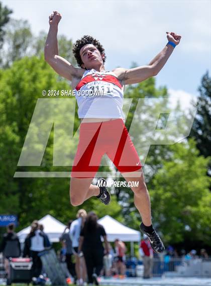 Thumbnail 1 in BYU Invitational (Long Jump) photogallery.