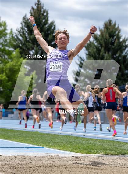 Thumbnail 1 in BYU Invitational (Long Jump) photogallery.