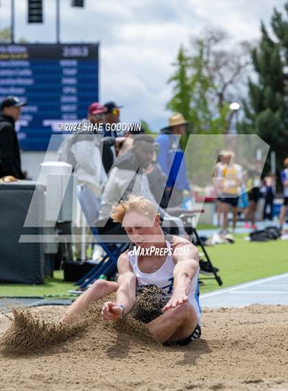 Thumbnail 2 in BYU Invitational (Long Jump) photogallery.