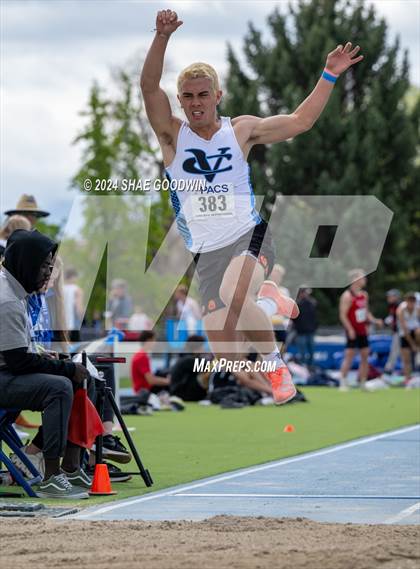 Thumbnail 2 in BYU Invitational (Long Jump) photogallery.
