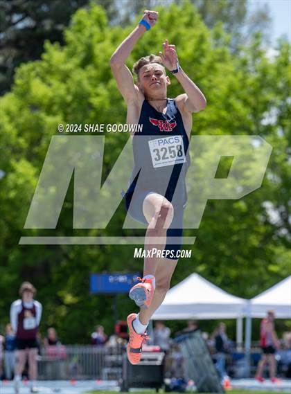 Thumbnail 3 in BYU Invitational (Long Jump) photogallery.