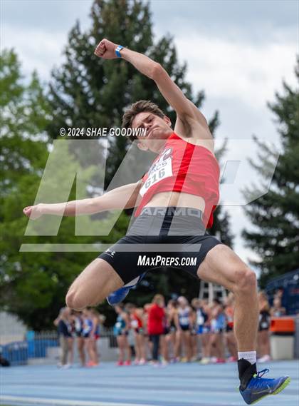 Thumbnail 2 in BYU Invitational (Long Jump) photogallery.