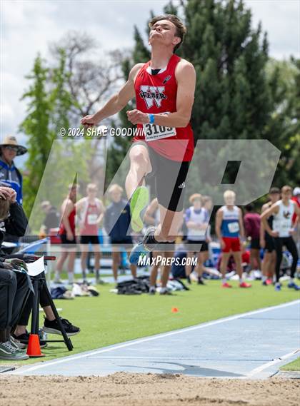 Thumbnail 2 in BYU Invitational (Long Jump) photogallery.