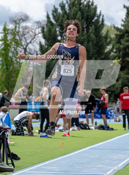 Thumbnail 1 in BYU Invitational (Long Jump) photogallery.