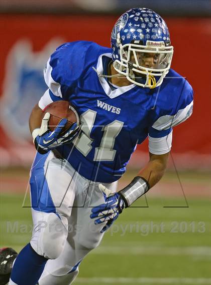 Thumbnail 3 in Riverhead vs. East Islip (Section 11 Division 2 Final) photogallery.