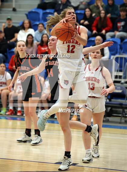 Thumbnail 3 in South Hadley vs. Tyngsborough (MIAA Division 4 Final Four) photogallery.