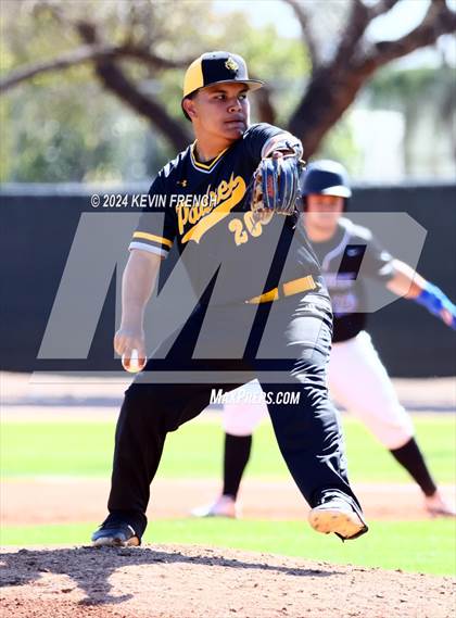 Thumbnail 1 in Mesquite vs. Marcos de Niza photogallery.