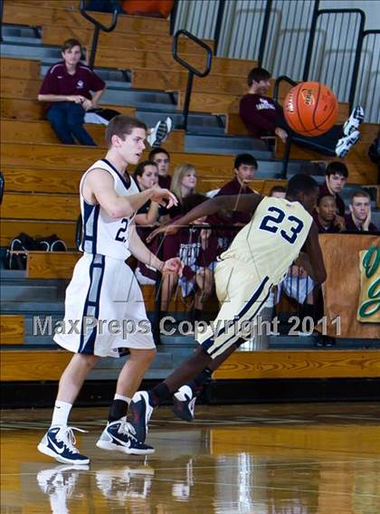 Thumbnail 3 in College Park vs. Second Baptist (McDonald's Texas Invitational) photogallery.