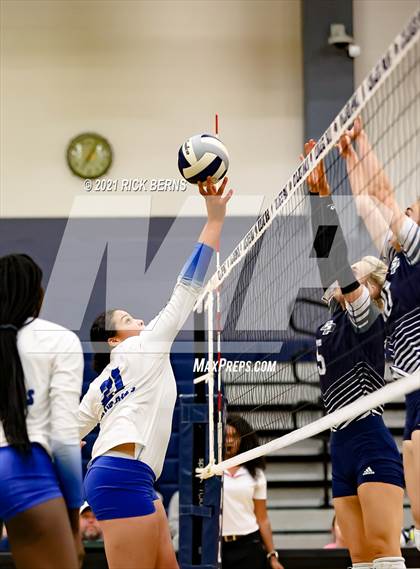 Thumbnail 3 in College Park vs Grand Oaks photogallery.