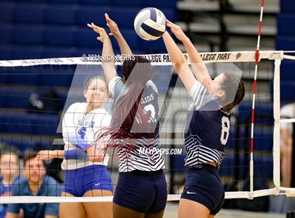 Thumbnail 3 in College Park vs Grand Oaks photogallery.