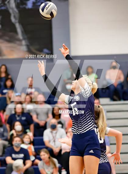 Thumbnail 3 in College Park vs Grand Oaks photogallery.